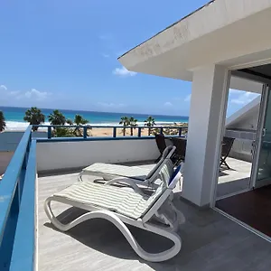 Leme Bedje Sea View - By Bobbywashere Apartment